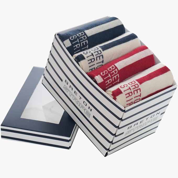 4 Paar Socken in einer Geschenkbox mit Farbkombination Marineblau - Naturel und Naturel, Marineblau und Bordeauxrot - Naturel, Naturel - Bordeauxrot